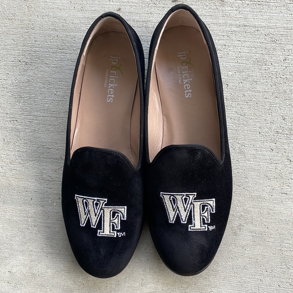 Women’s JP crickets Wake Forest (WF) university logo Black suede loafers size 7